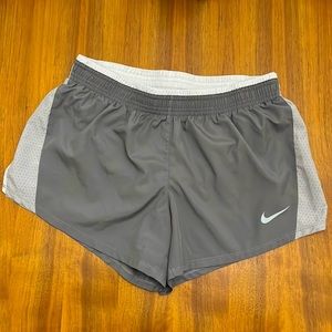 Nike Active-Wear Shorts Size M in Silver